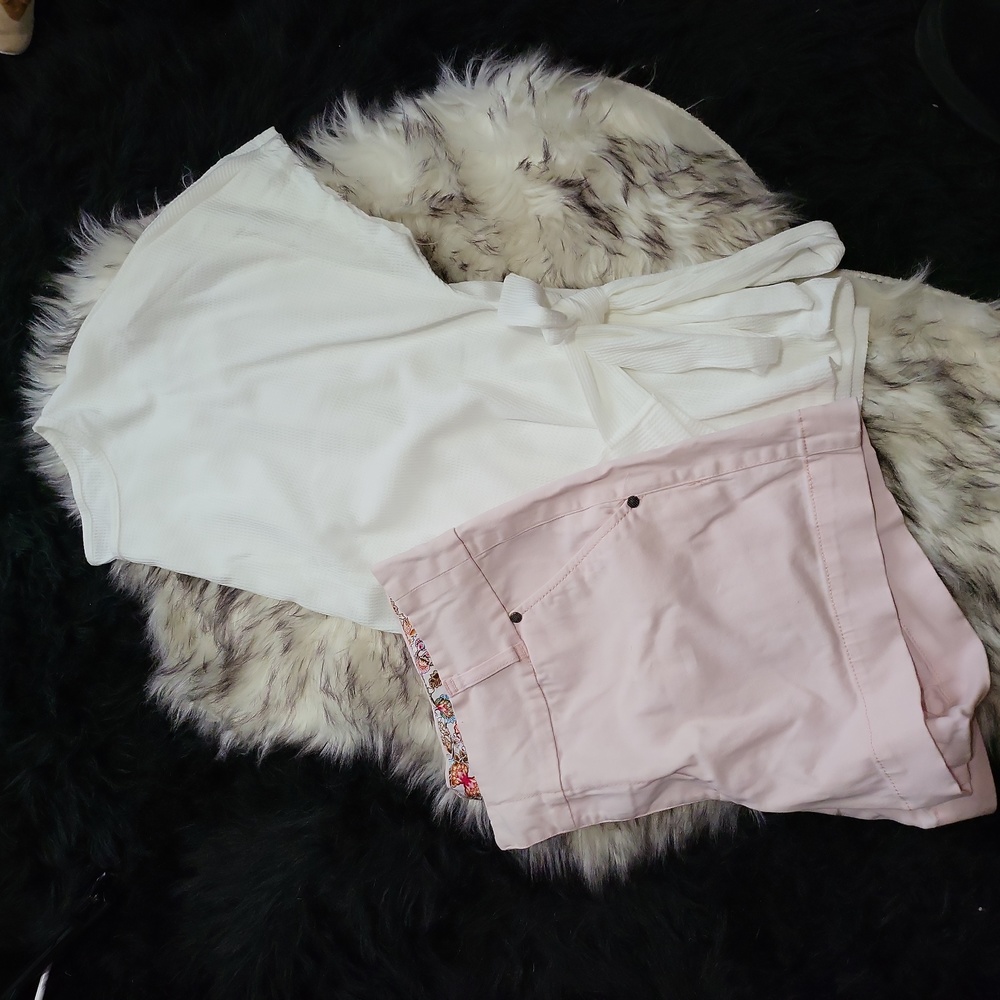 WOMENS BUNDLE PINK SHORTS SIZE 16 4.5 INSEAM SHEIN WHITE TOP OXL